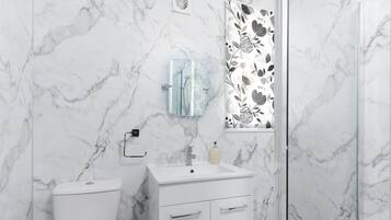 Dusche, Haartrockner, Handtücher, Seife