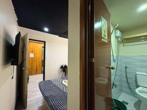 Quarto casal luxo, varanda | Banheiro | Chuveiro, toalhas de banho