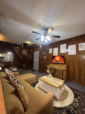 Quarto quádruplo família, vista para a cidade | Área de estar