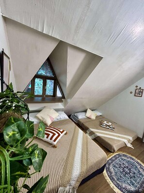 Quarto quádruplo família, vista para a cidade | Wi-Fi de cortesia