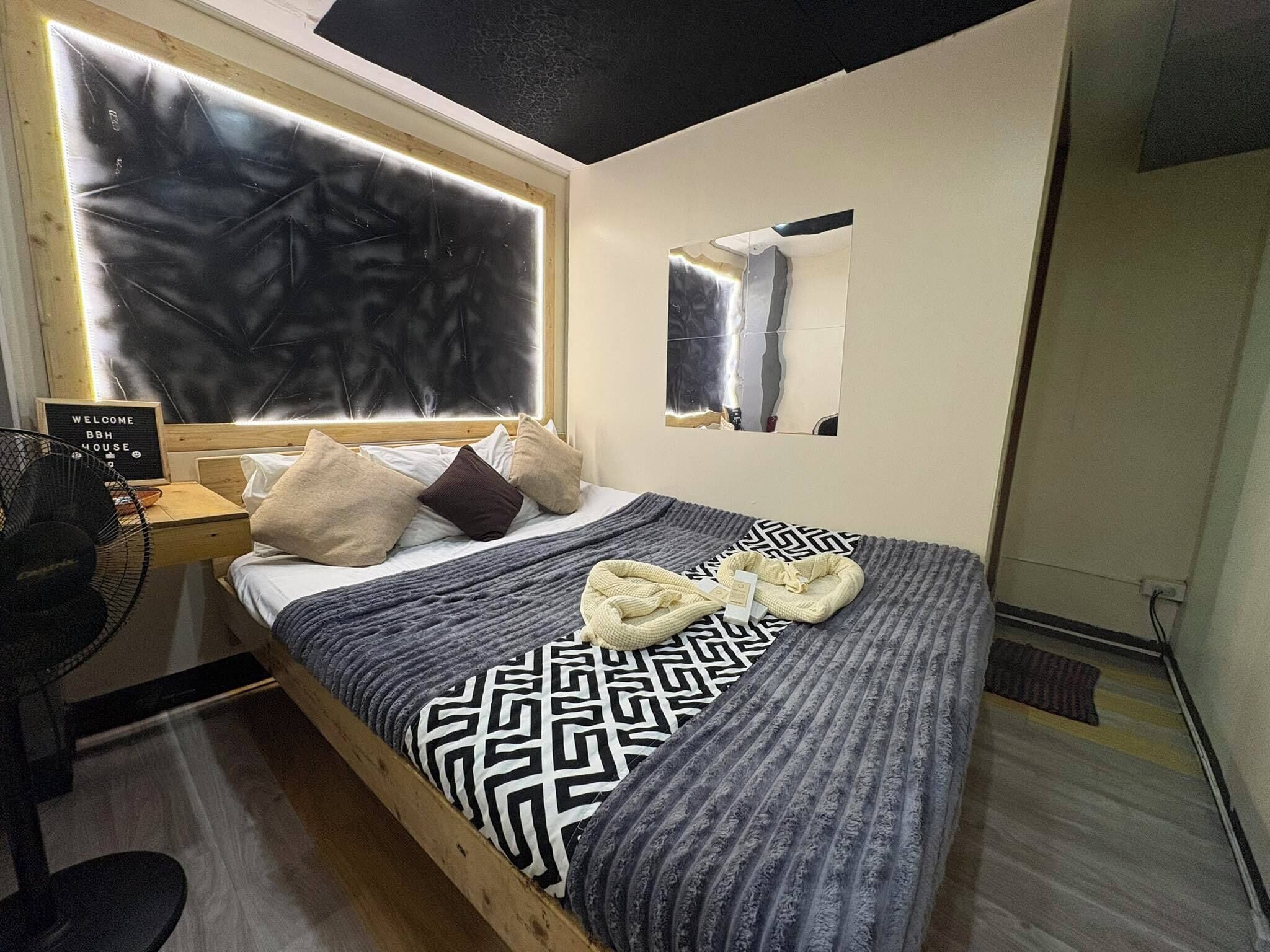 غرفة ديلوكس مزدوجة - برواق | واي فاي مجانًا