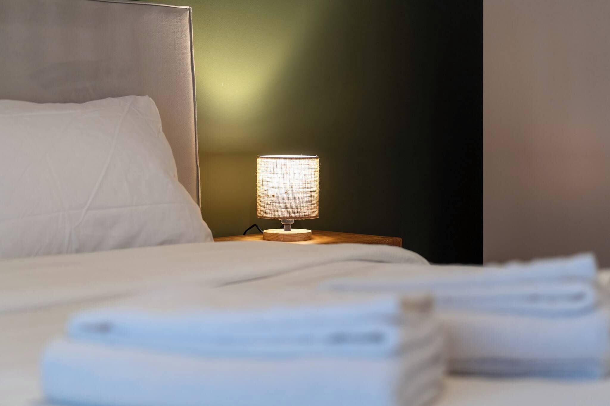 3 slaapkamers, een strijkplank/strijkijzer, internet, beddengoed