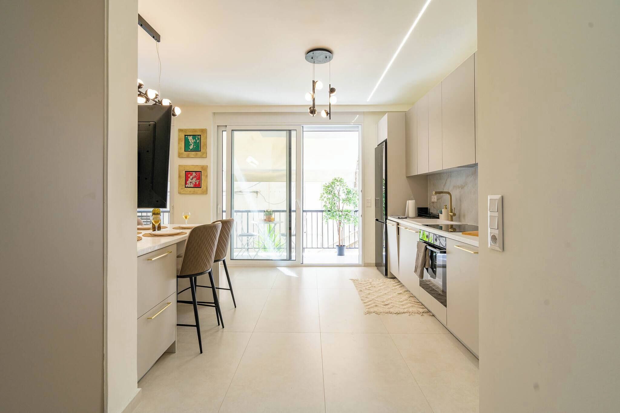 Kühlschrank, Mikrowelle, Herdplatte, Geschirrspüler