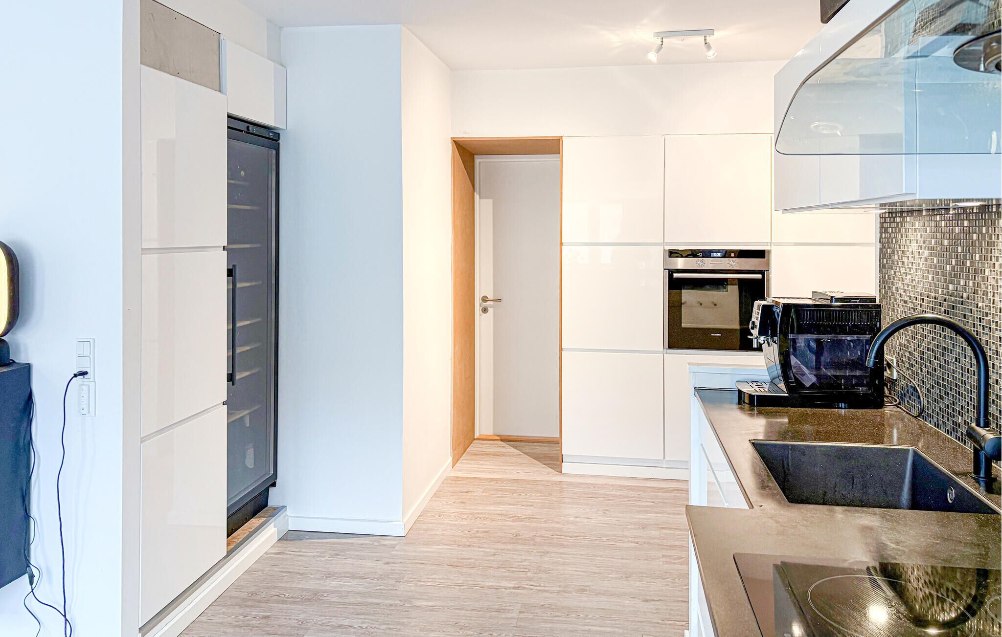 Fridge, stovetop, dishwasher, coffee/tea maker