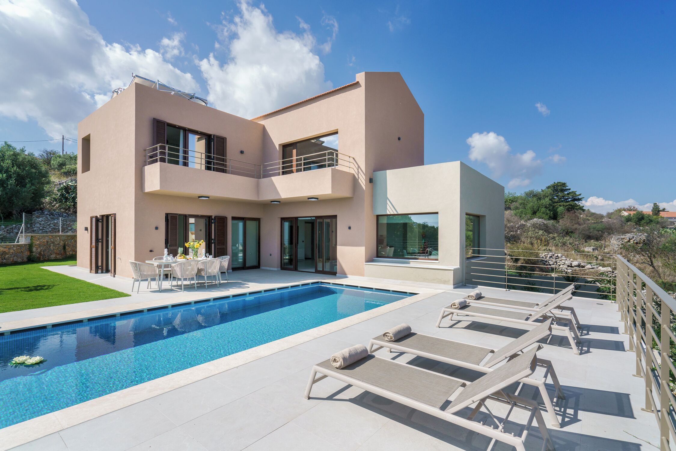 Villa Superior - utsikt mot poolen | Pool | Utomhuspool, parasoller och solstolar