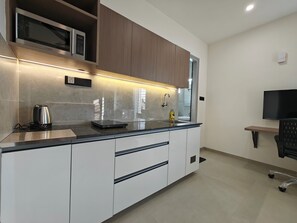 Studio Deluxe, vue ville | Cuisine privée | Grand réfrigérateur, micro-ondes