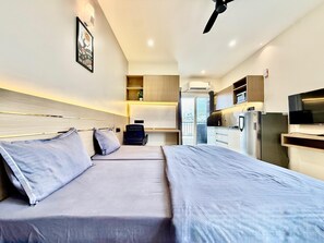 Unclassified image, 3 of 57, button