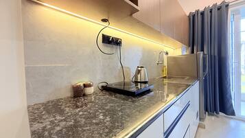 Premium Studio, Non Smoking, City View | Private kitchen | Full-sized fridge, microwave, cookware/dishes/utensils