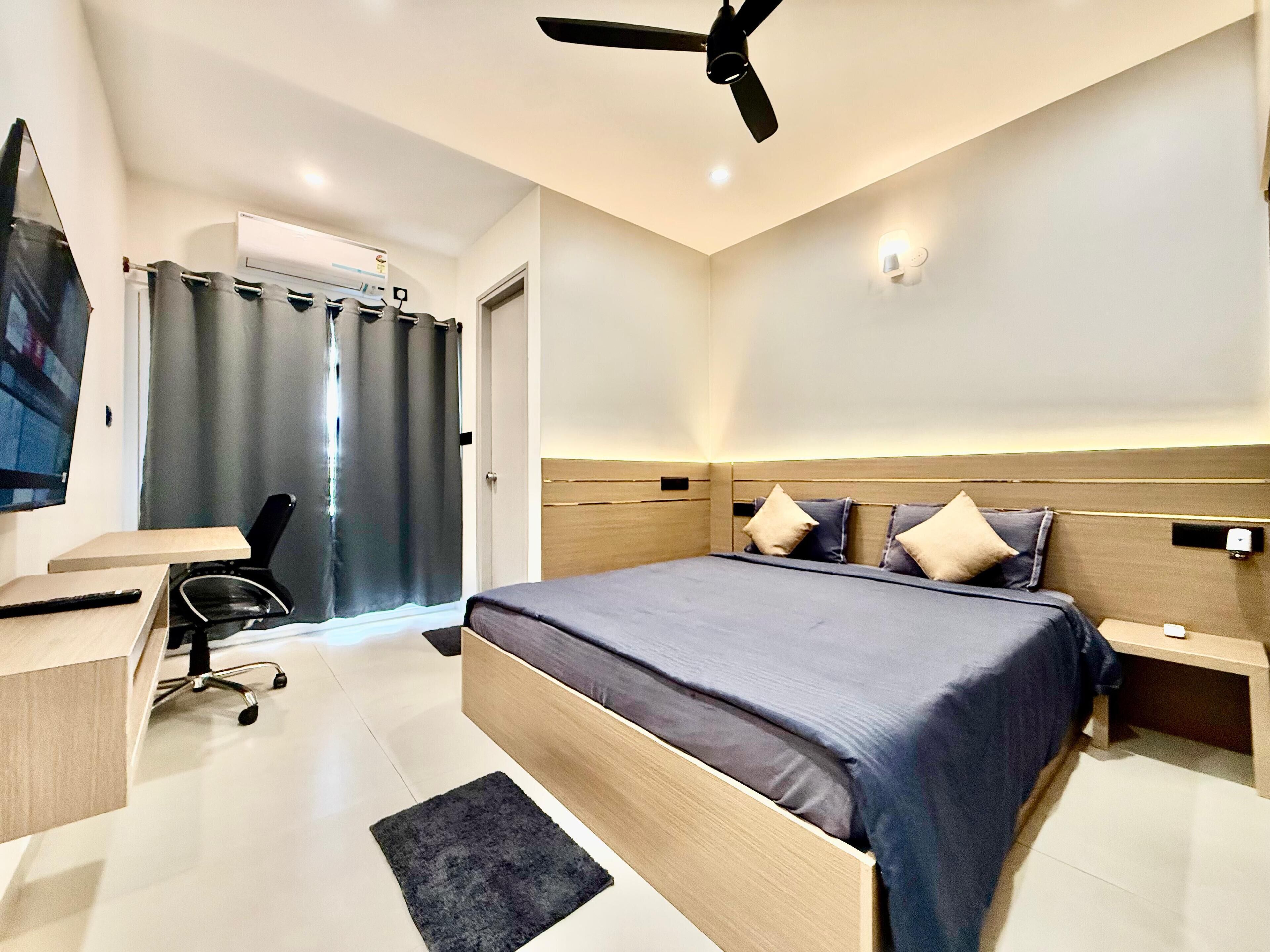 Luxury Apartment, Balcony, City View