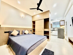 Luksushuoneisto, parveke, kaupunkinäköala | Työpöytä, kannettavalle tietokoneelle sopiva työtila, ilmainen Wi-Fi