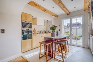 Refrigerador, microondas, horno y lavavajillas 