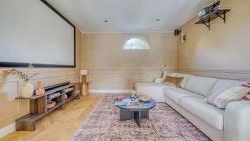 Télévision, espaces bureaux