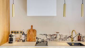 Kühlschrank, Mikrowelle, Ofen, Geschirrspüler