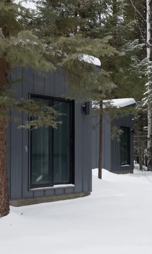 NEW 9-cabin micro-resort, Full Buy Out-private, 2 hot tubs, 2 saunas,sleeps 24