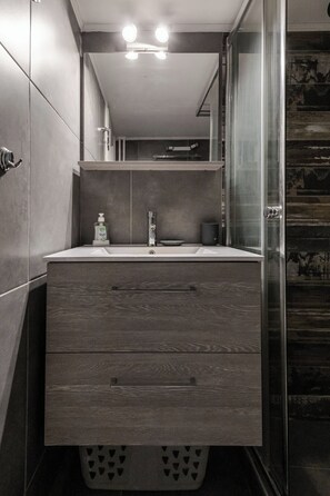 Shower, hair dryer, towels - Athenian Central Escape (Athens)