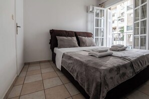 1 bedroom, iron/ironing board, WiFi, bed sheets - Athens Charm - Close to metro station (Athens)