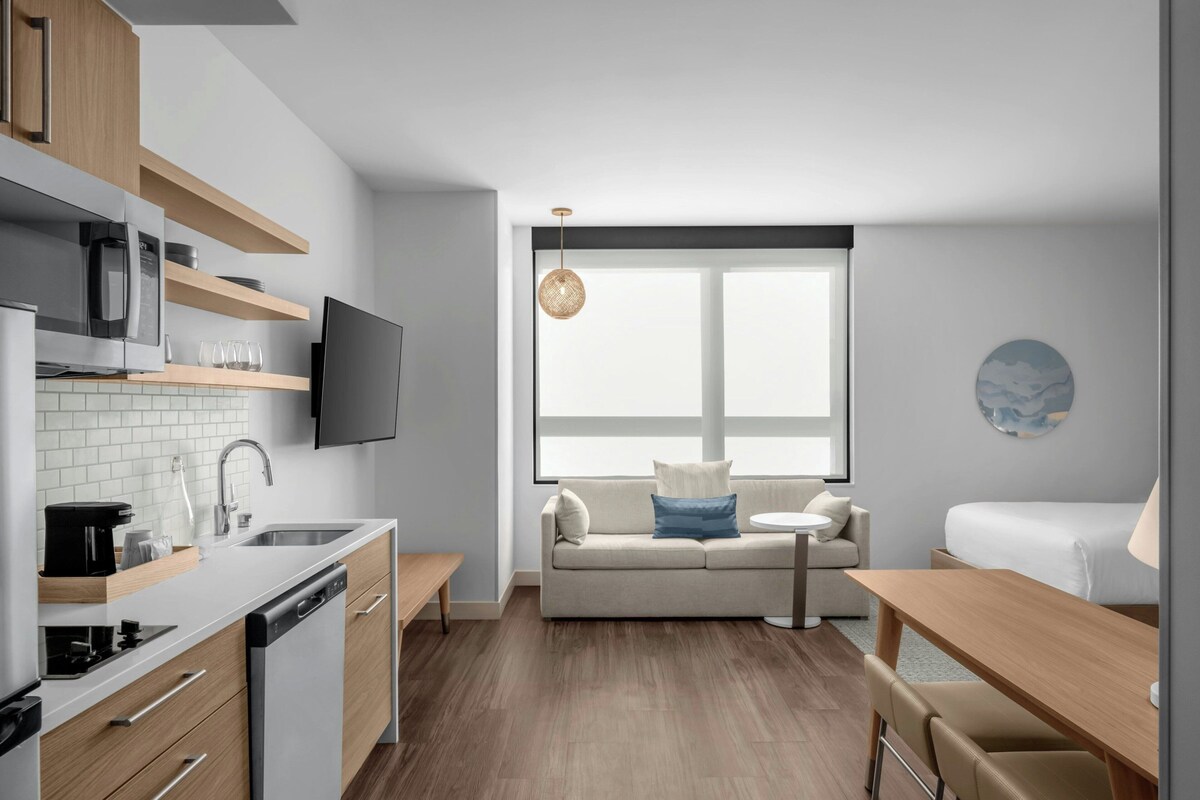 Studio, Multiple Beds | Living area