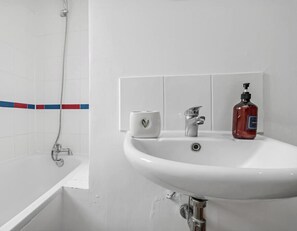 Douche, sèche-cheveux