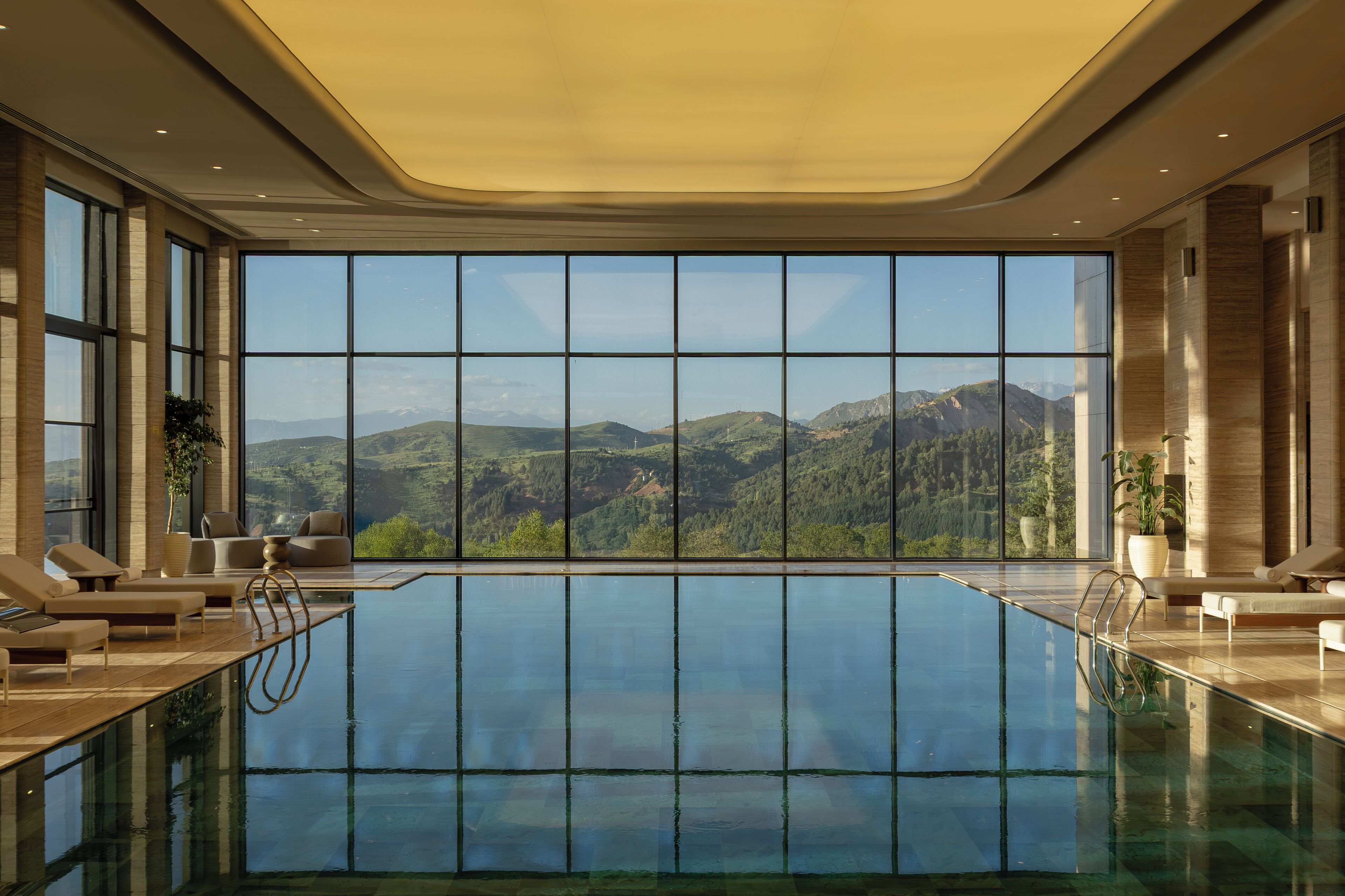 3 piscinas internas, 2 piscinas externas