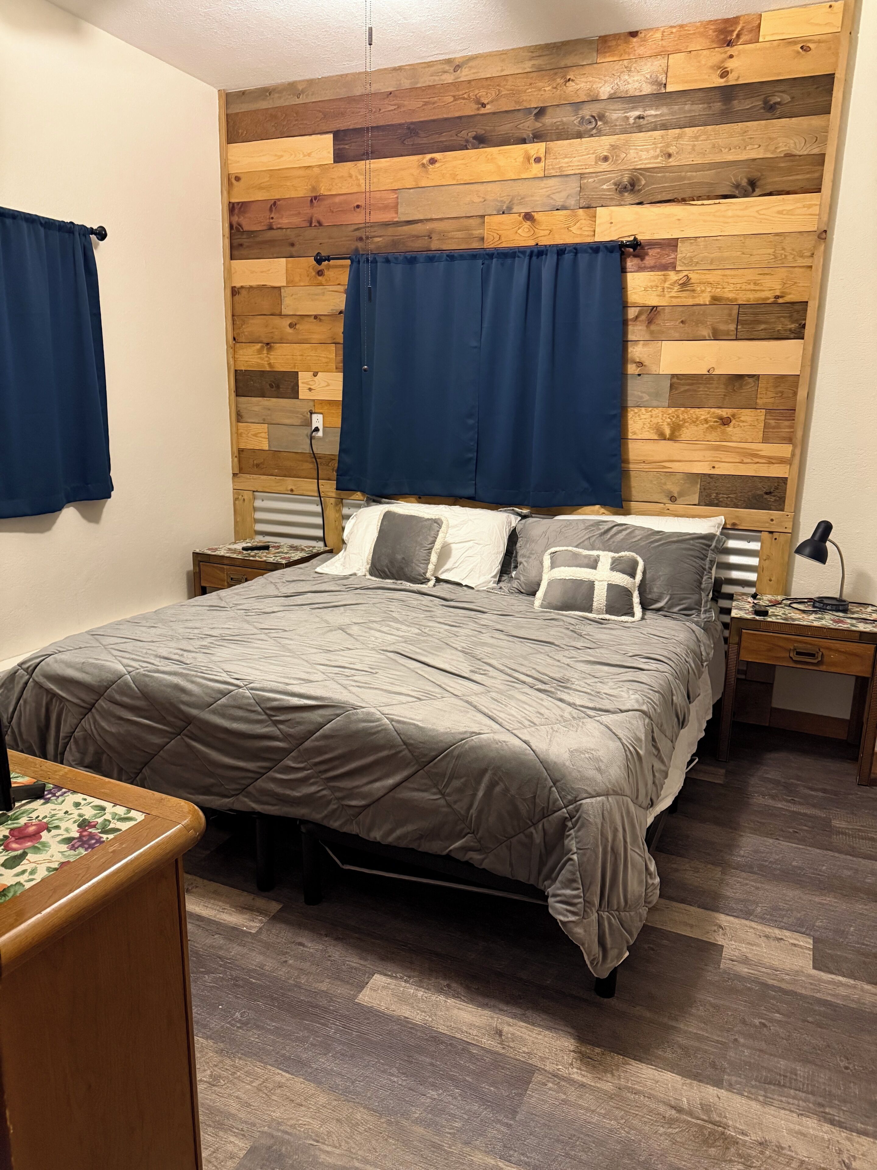 3 室のベッドルーム、アイロン / アイロン台、WiFi (無料)、ベッドシーツ