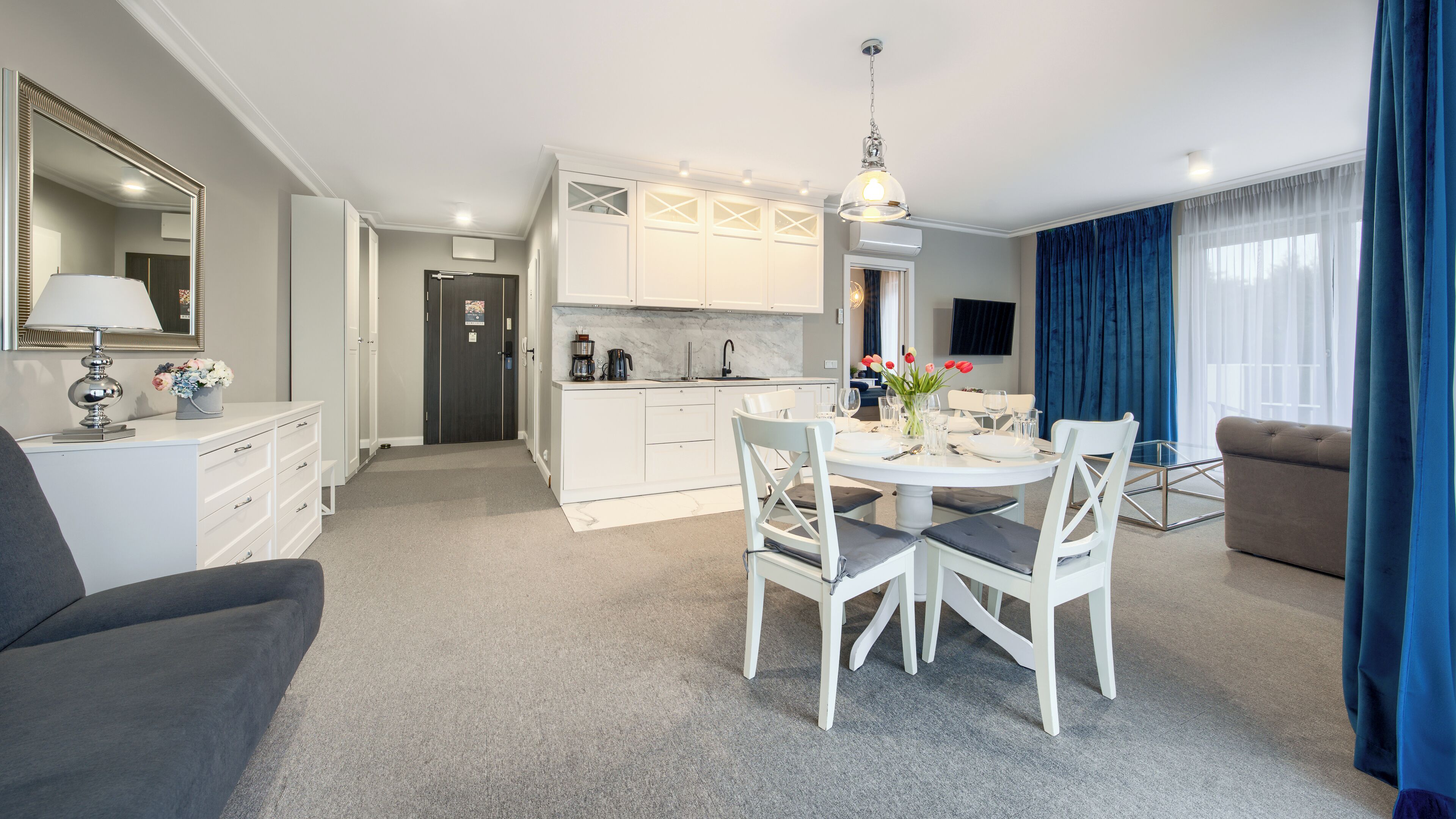 Apartemen, balkon | Dapur pribadi | Lemari es, kompor, ketel listrik, dan peralatan masak/sendok-piring