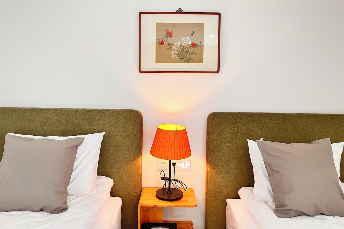 클래식 트윈룸 | 책상, 노트북 작업 공간, 암막 커튼, 방음 설비