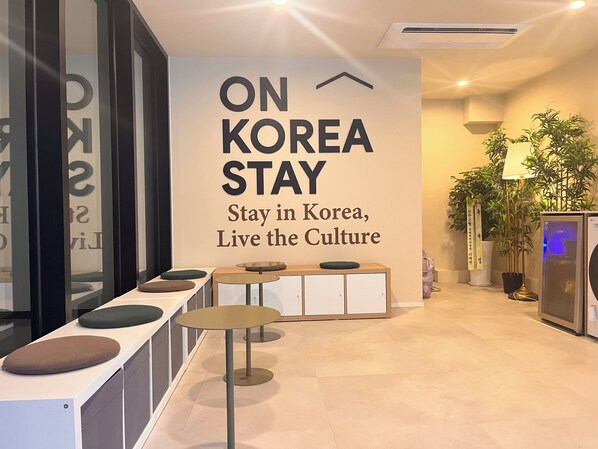 Reception - OnKorea Stay (Seoul)