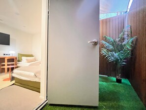 Twin Room | Premium bedding, down comforters, pillowtop beds, free minibar - OnKorea Stay (Seoul)