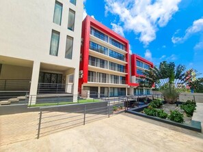 Exterior - Premier Place (Accra)