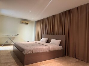 Iron/ironing board, free WiFi, wheelchair access - Premier Place (Accra)