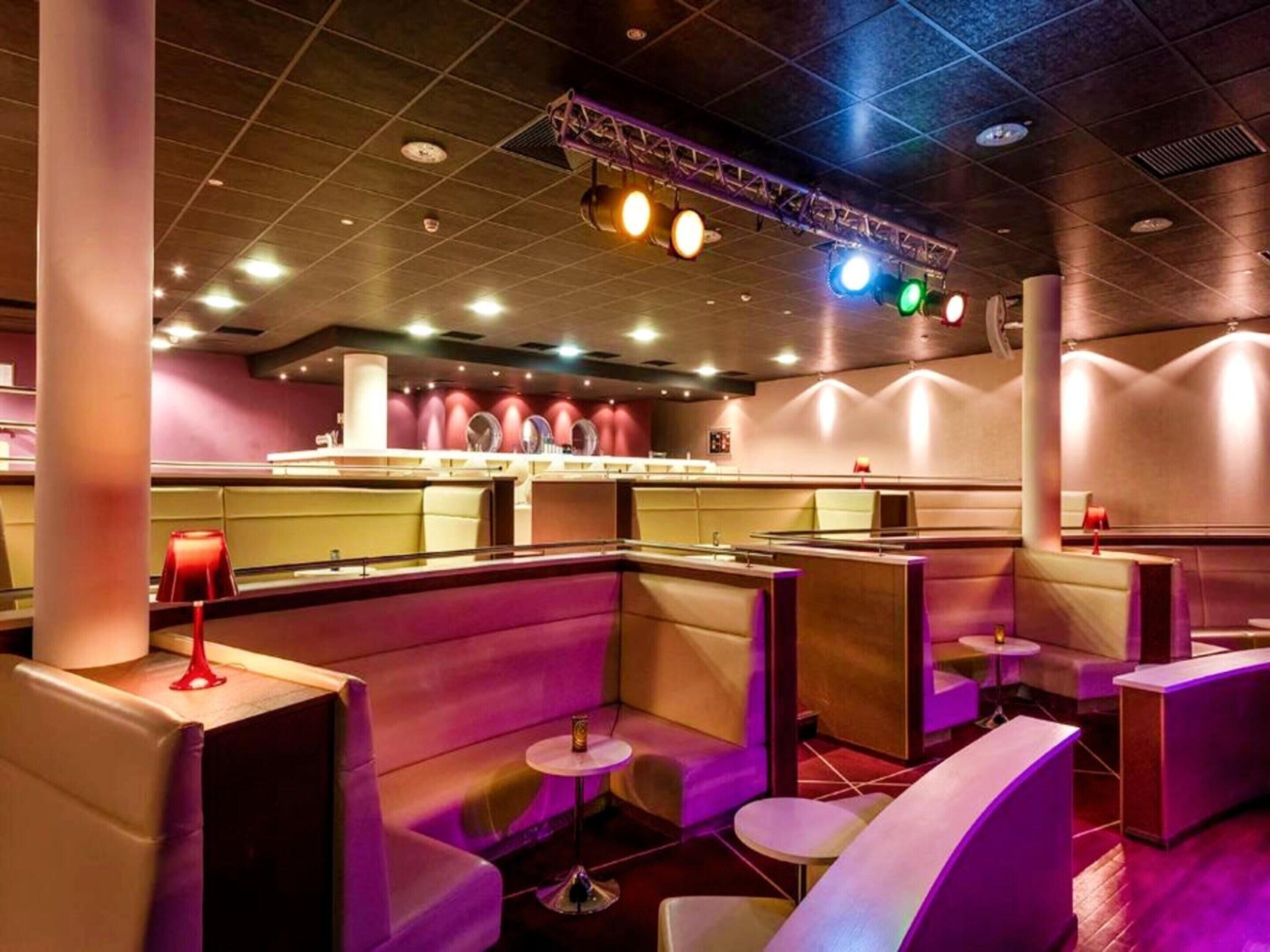 Apartment | Bar (on property)