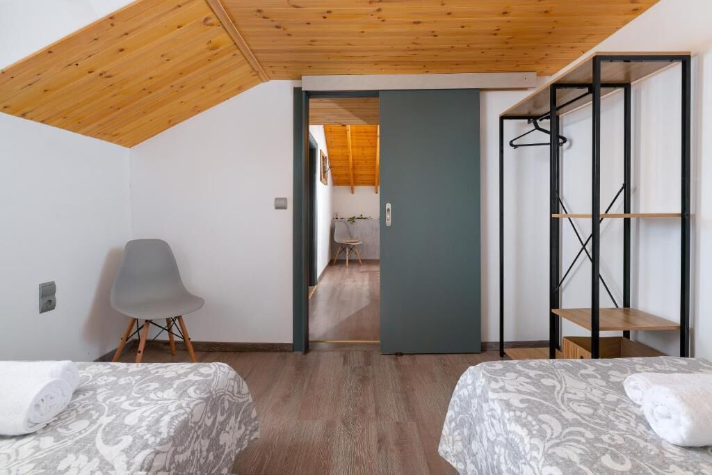 2 habitaciones, tabla de planchar con plancha, internet y ropa de cama 