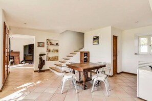 Dining - Vrbo Property (La-Tour-d'Aigues)