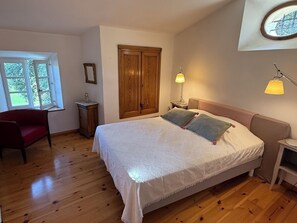 Room - Vrbo Property (La-Tour-d'Aigues)