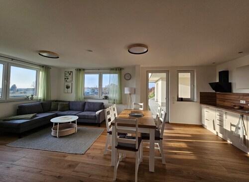 Ferienwohnung Obstgarten mit Bergblick, privater Terrasse und Wlan