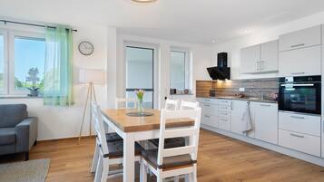 Kaffetrakter/tekoker, kjøleskap, mikrobølgeovn og ovn