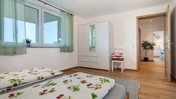 2 habitaciones, tabla de planchar con plancha, wifi y ropa de cama