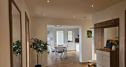 Ferienwohnung Obstgarten mit Bergblick, privater Terrasse und Wlan