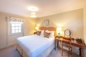 2 bedrooms, desk, WiFi, bed sheets - Gamekeeper's Cottage at Rosebery Steading, Gorebridge (Temple)