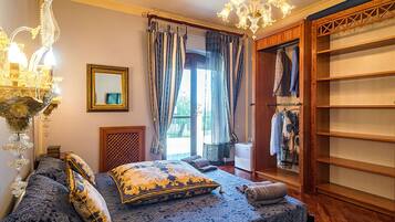 Klassieke tweepersoonskamer, uitzicht op tuin | Verduisterende gordijnen, gratis wifi