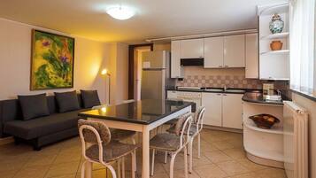 Perhehuoneisto | Ruokailu