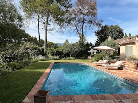 Pool. Villa „Les Coteaux“ mit privatem Pool, WLAN und Klimaanlage