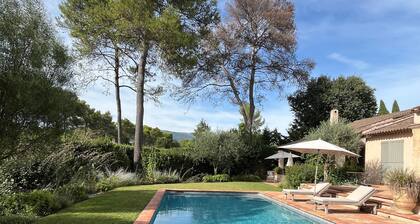 Villa “Les Coteaux” with Private Pool, Wi-Fi, and Air Conditioning