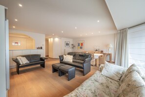 Smart TV - Modern Coastal Stay in Knokke-Heist (KNOKKE-HEIST)