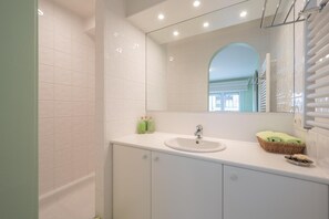 Shower - Modern Coastal Stay in Knokke-Heist (KNOKKE-HEIST)