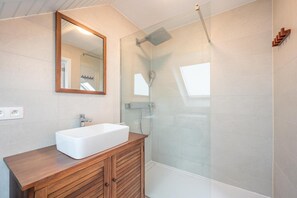 Shower - 3-Bedroom Sunny Apartment in Knokke (KNOKKE-HEIST)