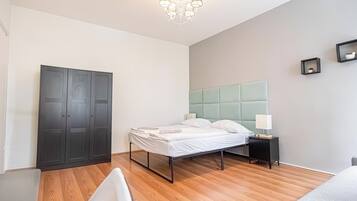 Basic-Apartment | Laptopgeeigneter Arbeitsplatz, BĂŒgeleisen/BĂŒgelbrett, kostenloses WLAN