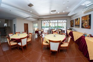 Apartment - Hotel Ena - Bright Mountain View Suite With Pool (Lamia)