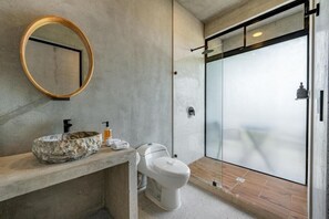 Shower, hair dryer, towels, soap - Spacious Double Room with Air Conditioning and Private Terrace (Playa Flamingo)