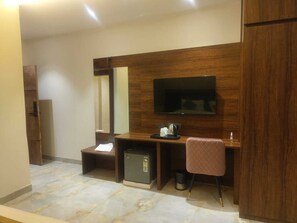 Deluxe Room | Interior - WORMWOOD SYNERGY VARANASI (Varanasi)